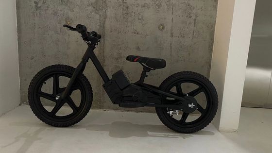 어린이 전기 스쿠터 브러쉬리스 모터와 24V5.2AH 배터리 용량으로 균형 자전거